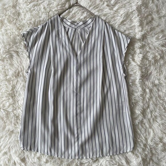 Queclip Striped V-Neck Sleeveless Blouse M Black and White - Picture 1 of 5